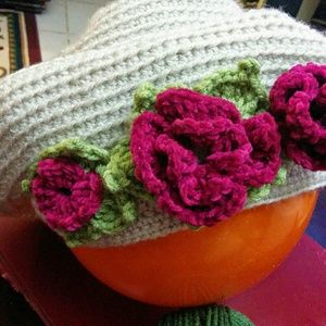 Crochet Queen hat with flowers